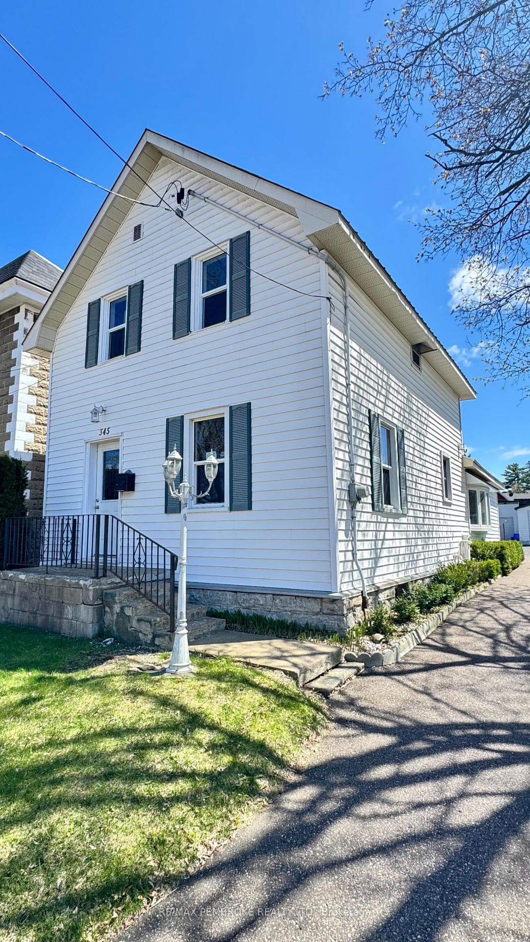 345 Trafalgar Road photo 2