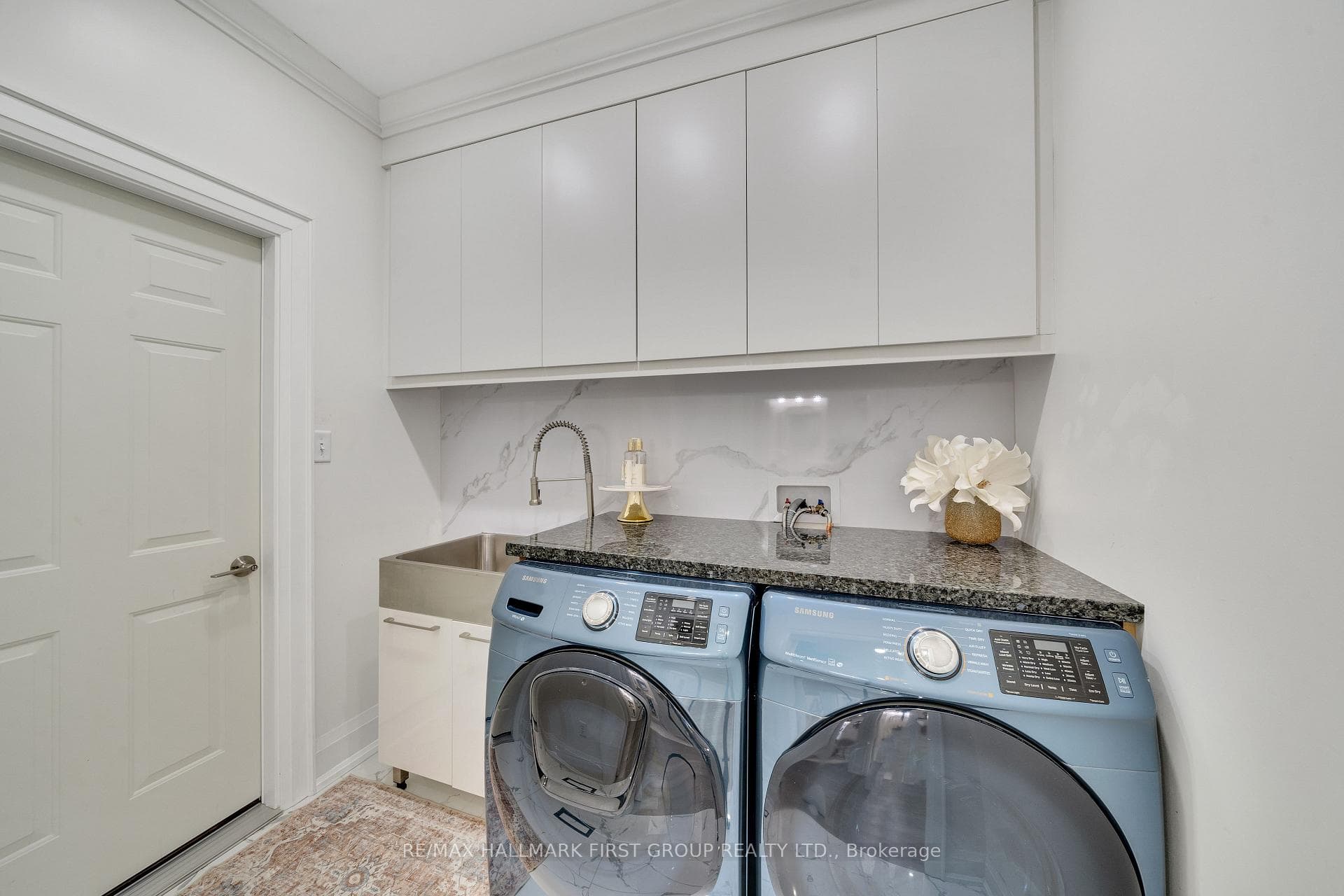 88 Coles Avenue photo 17