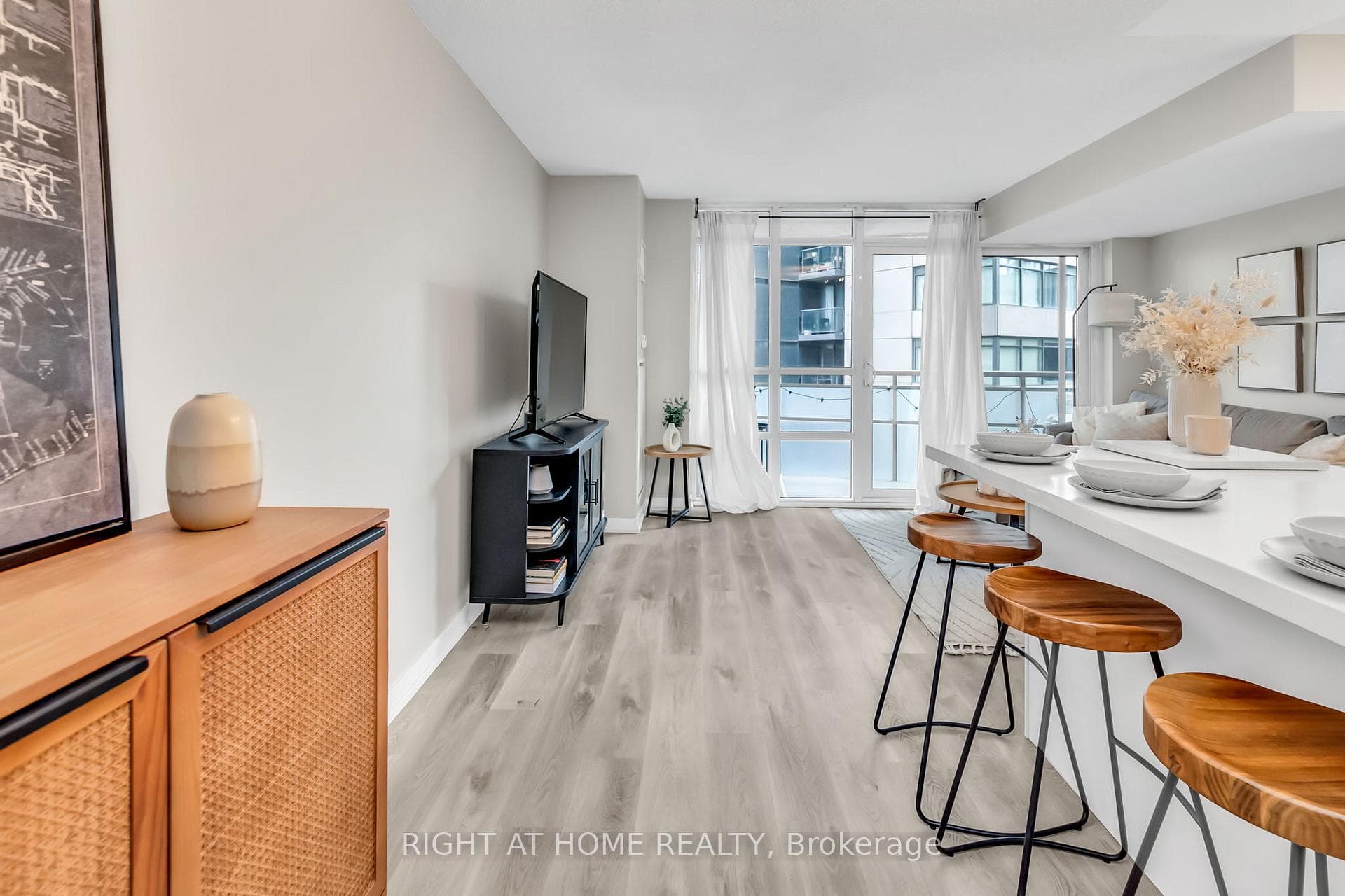 38 Joe Shuster Way Unit 629 photo 6