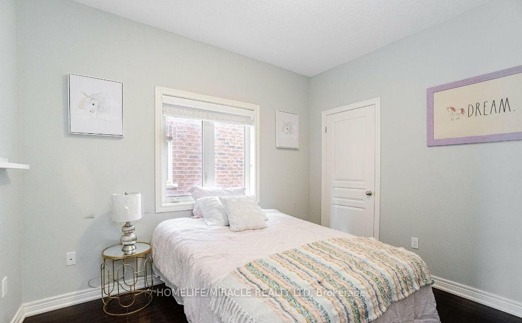 9 Humberstone Crescent photo 17