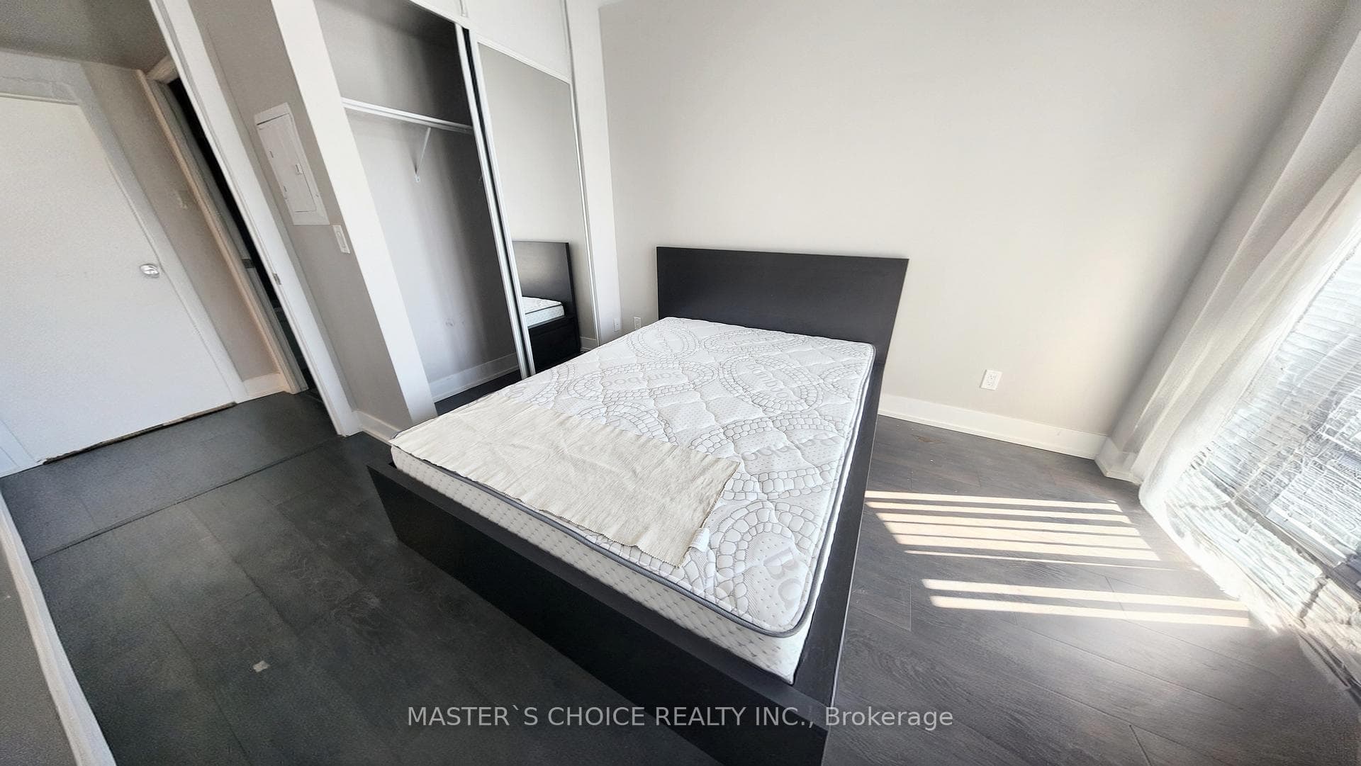 9471 Yonge Street Unit 920 photo 9