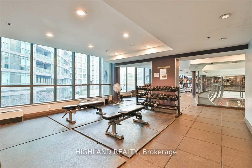 231 Fort York Boulevard Unit 423 photo 18