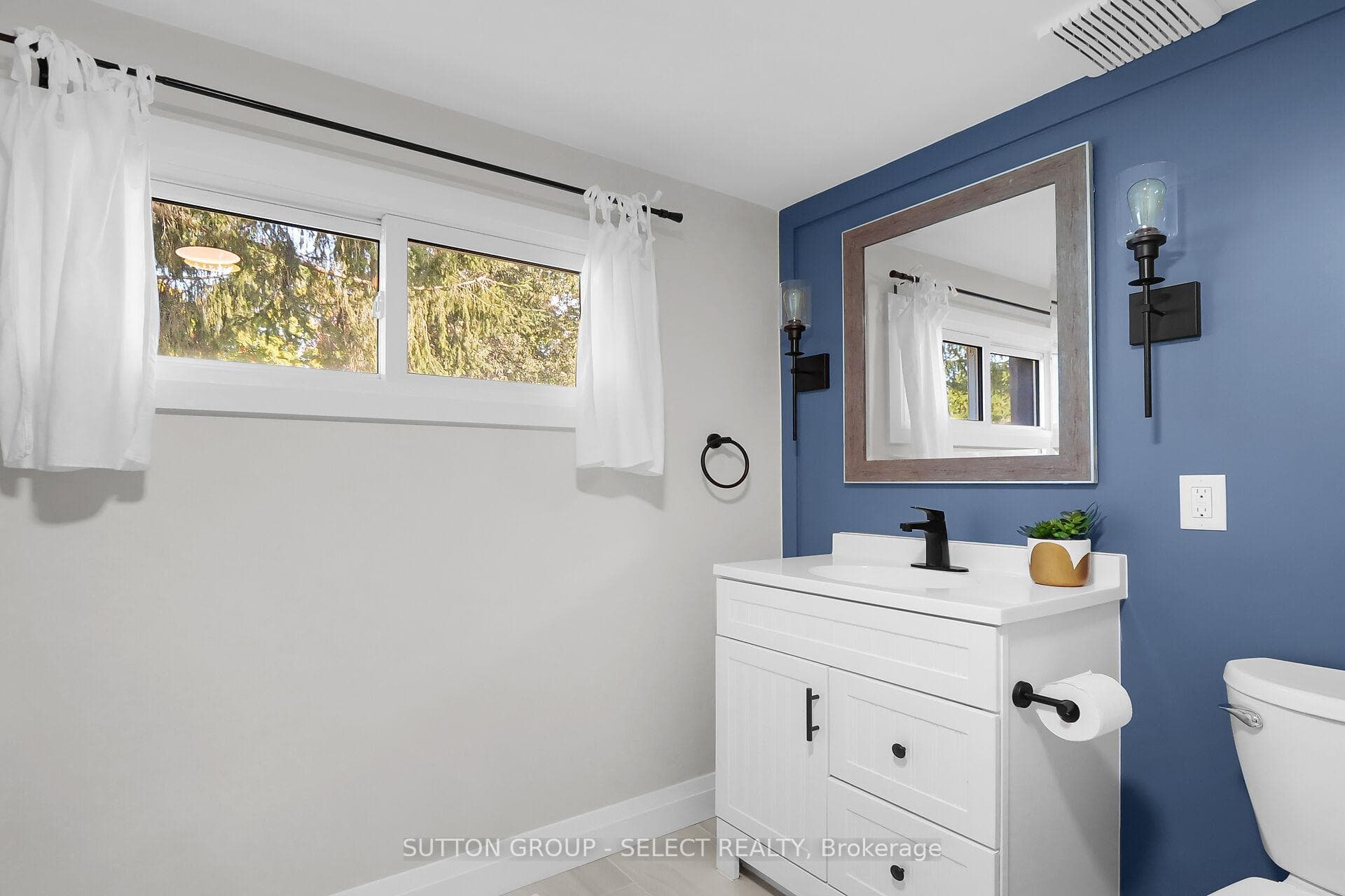526 DEWAN Street photo 17