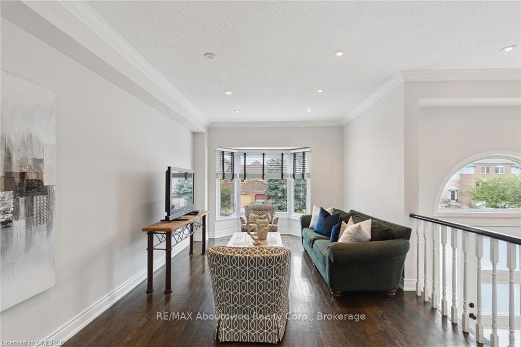 1062 LINDSAY Drive photo 10