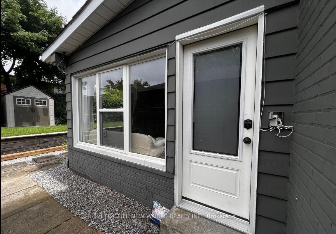 30 Castlegrove Boulevard Unit Upper Sunroom+Lower Level photo 3