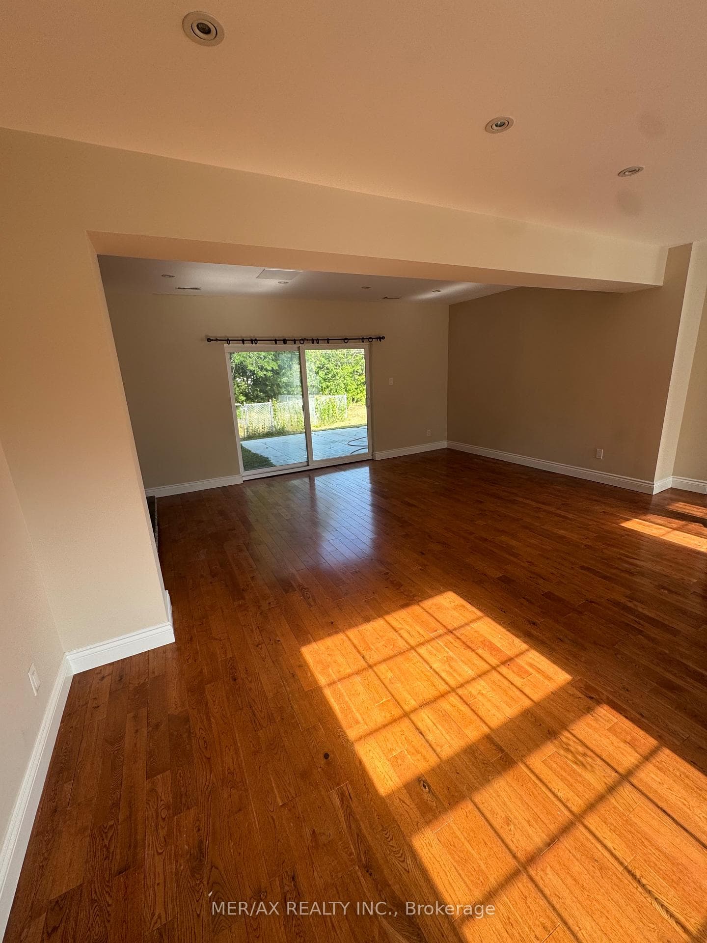 19 Valloncliffe Road photo 14