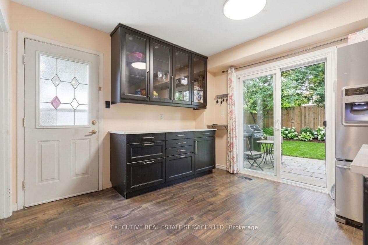 60 Chipwood Crescent photo 4
