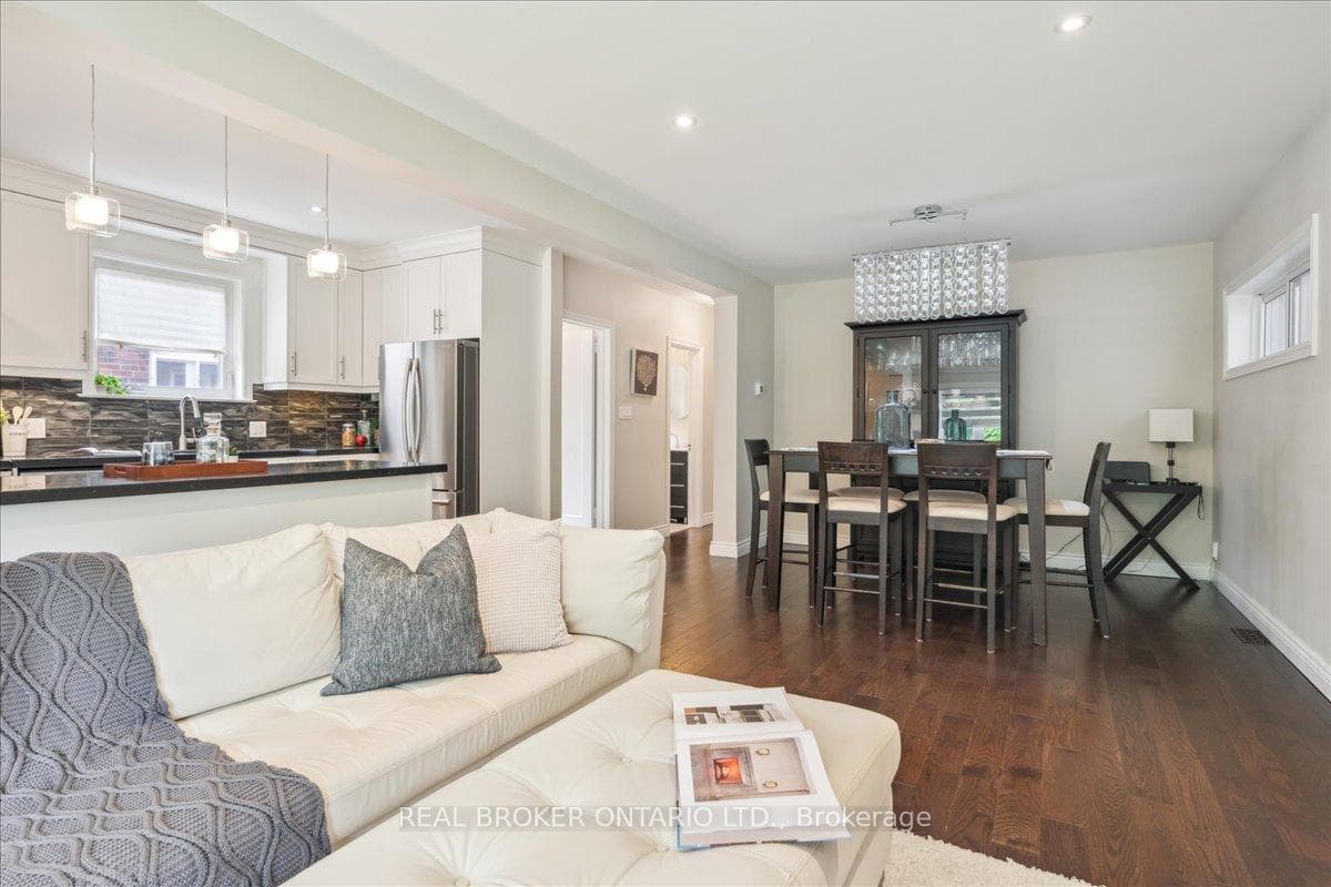 12 Parkview Heights photo 12