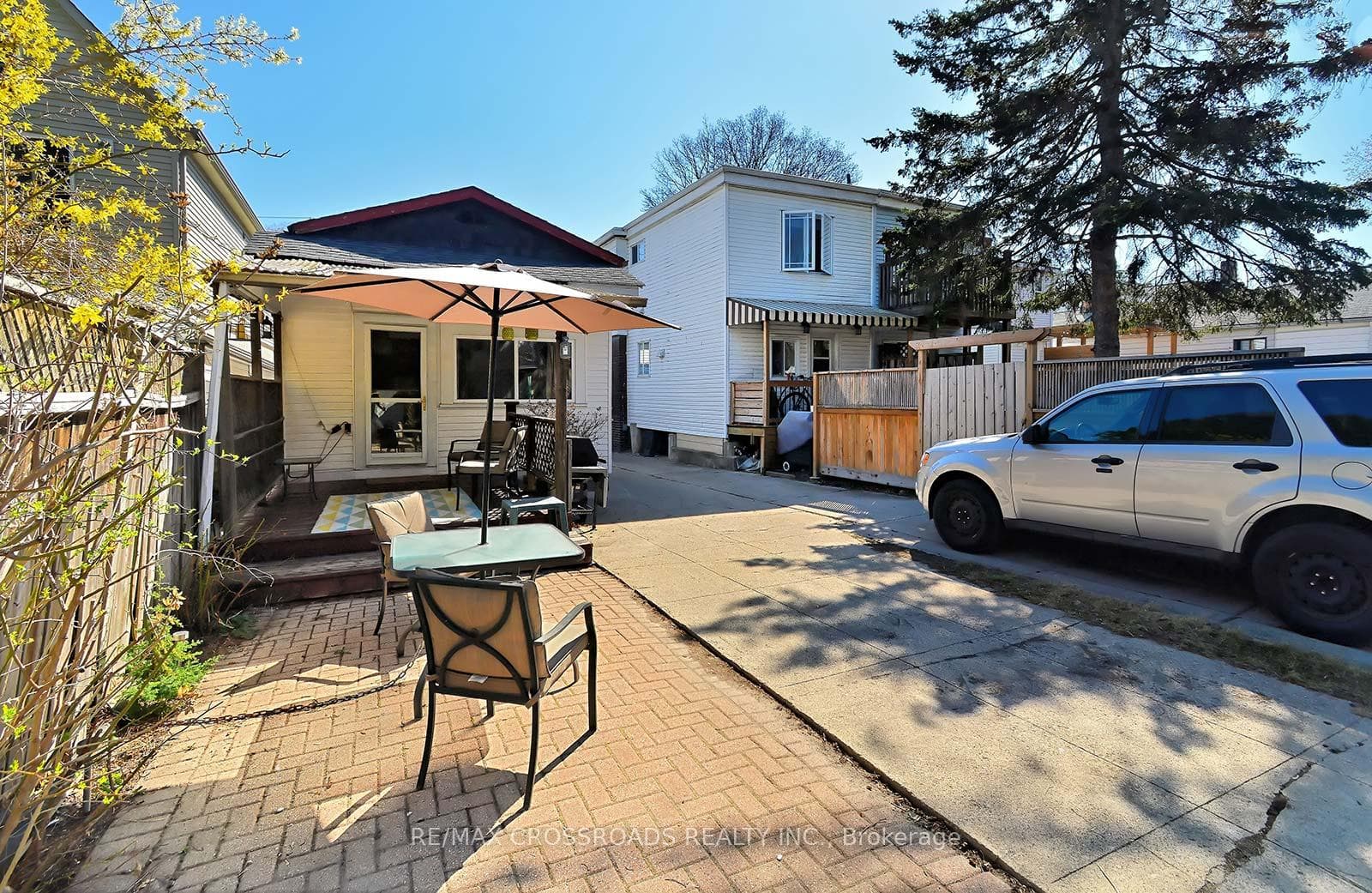 160 King Edward Avenue photo 21