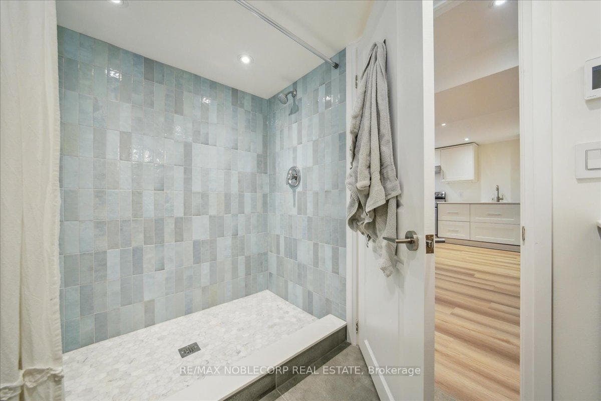 72 Christina Crescent photo 42