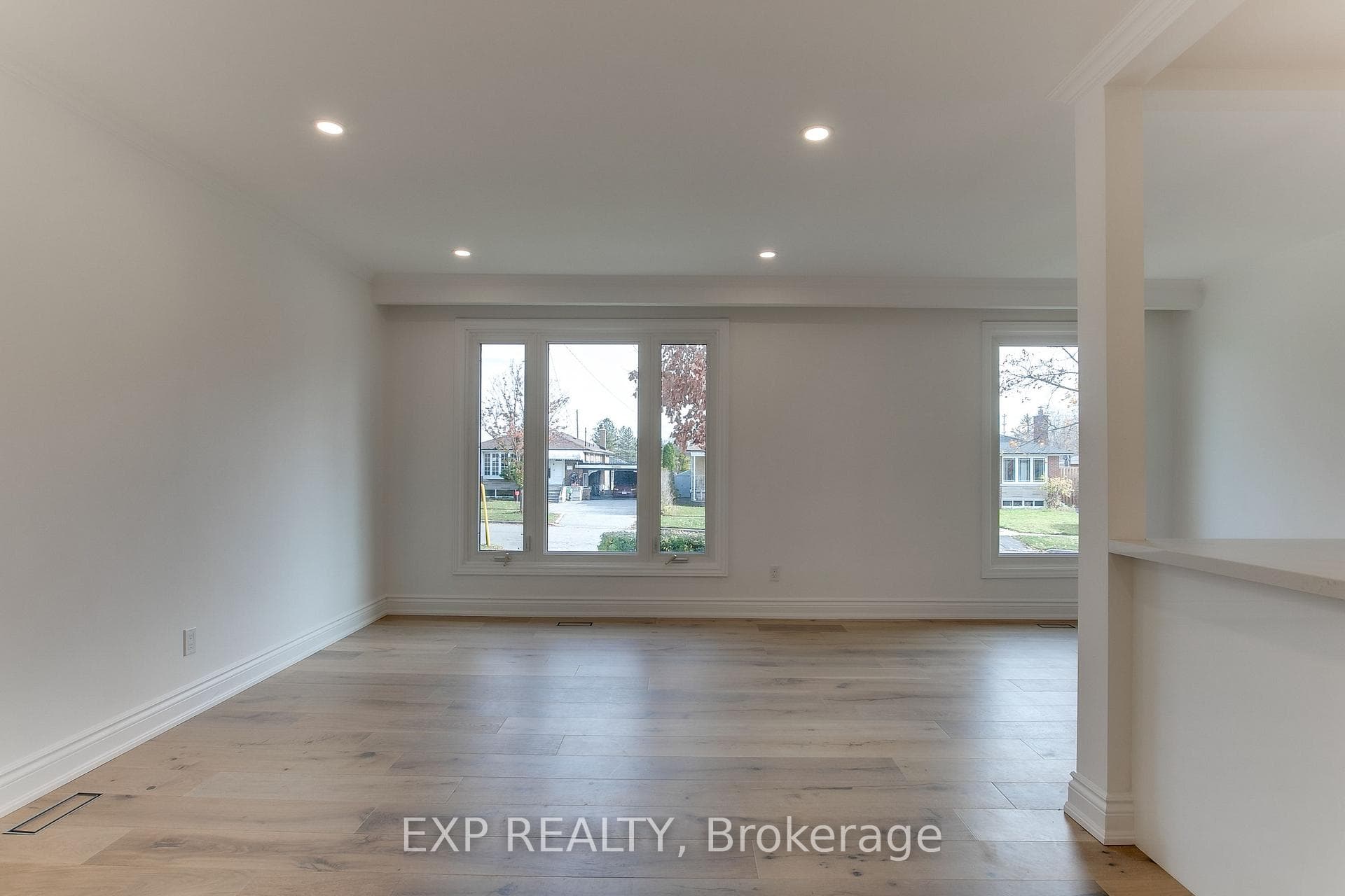 16 Stephenfrank Road Unit Main photo 6