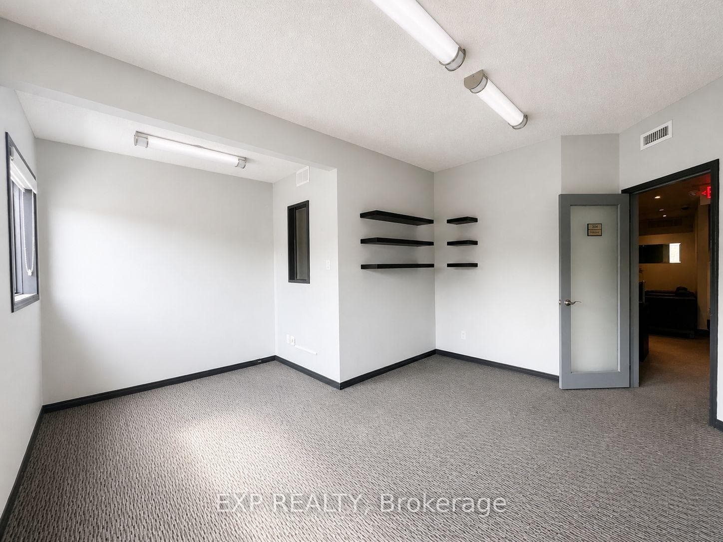 111 Sherwood Drive Unit 204 photo 3