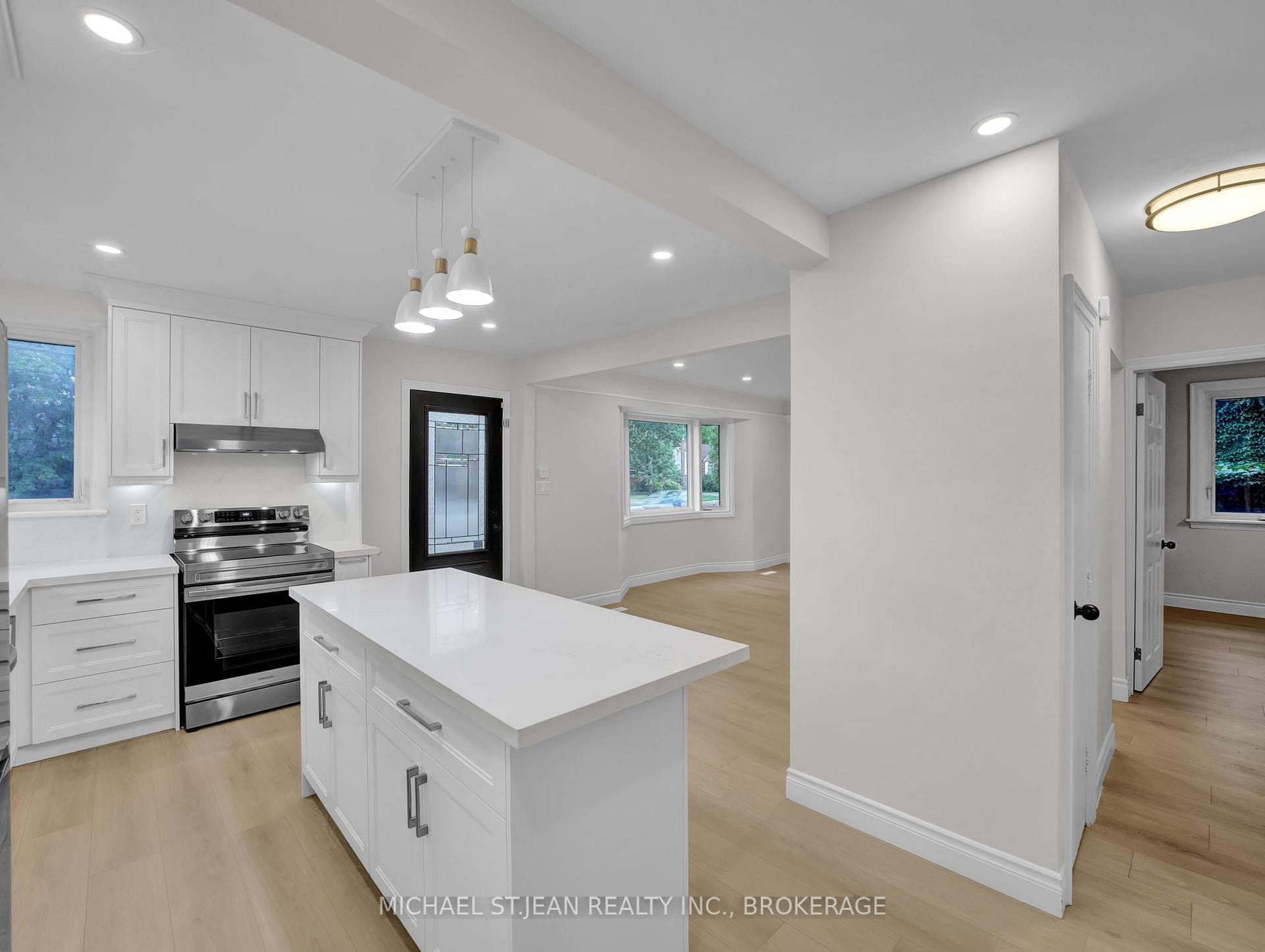 880 Garth Street photo 11