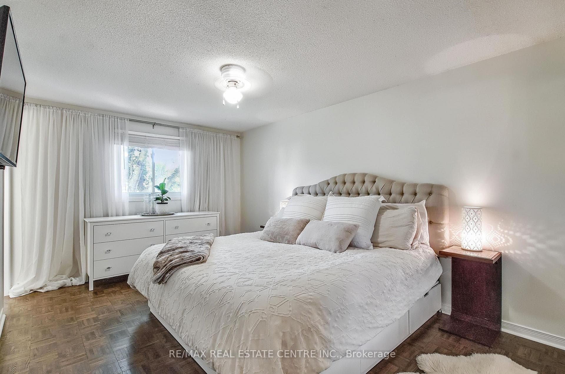 2127 Hunt Crescent photo 8