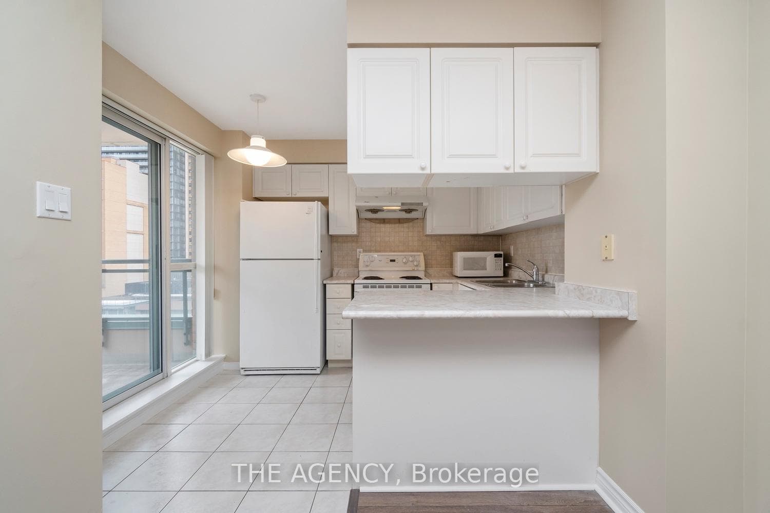 887 Bay Street Unit 604 photo 21