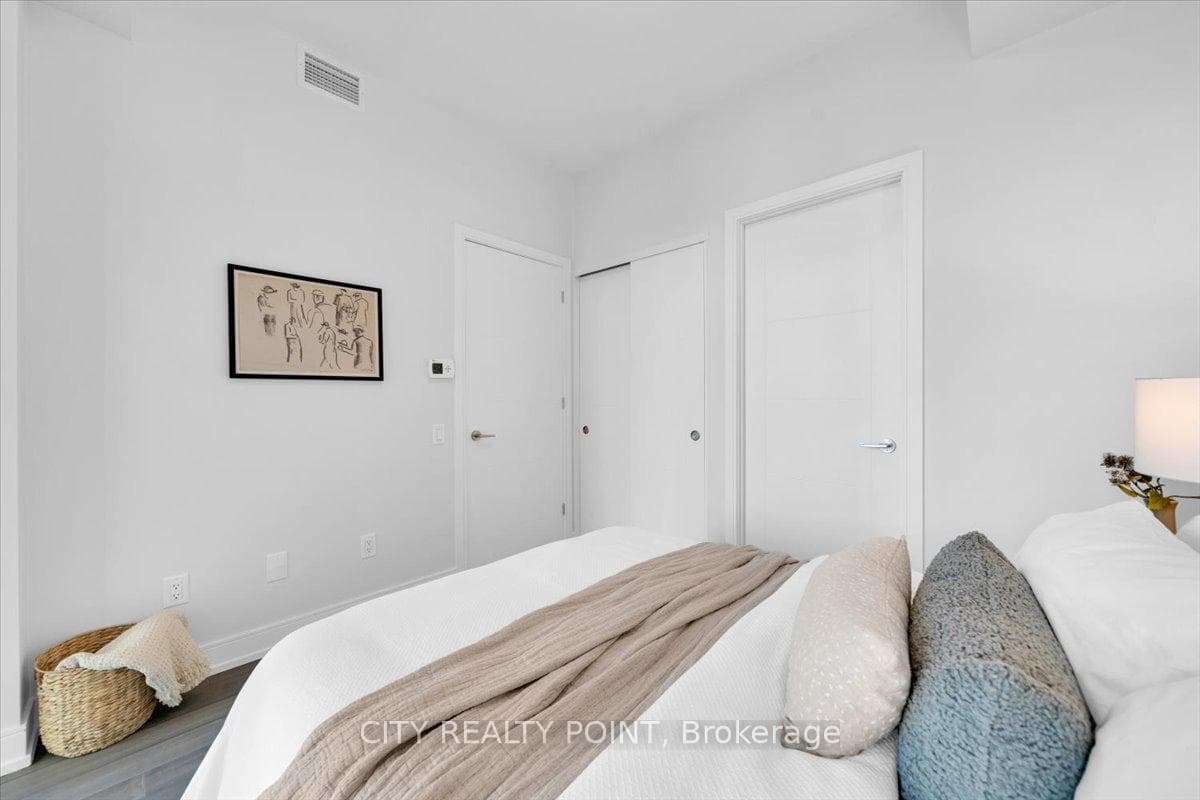 664 Spadina Avenue Unit 209 photo 11