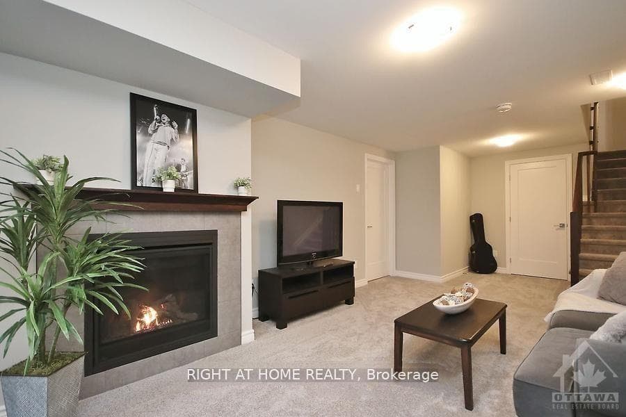 110 Lavatera Street photo 18