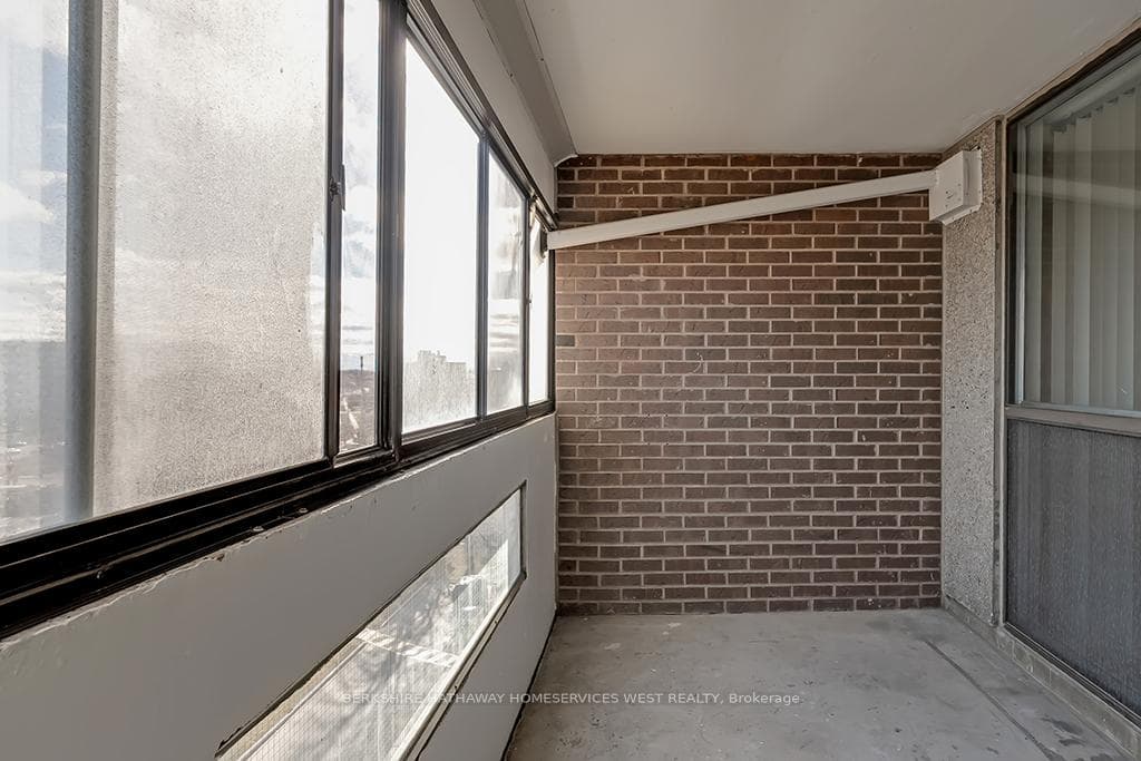 50 Elm Drive Unit 705 photo 20