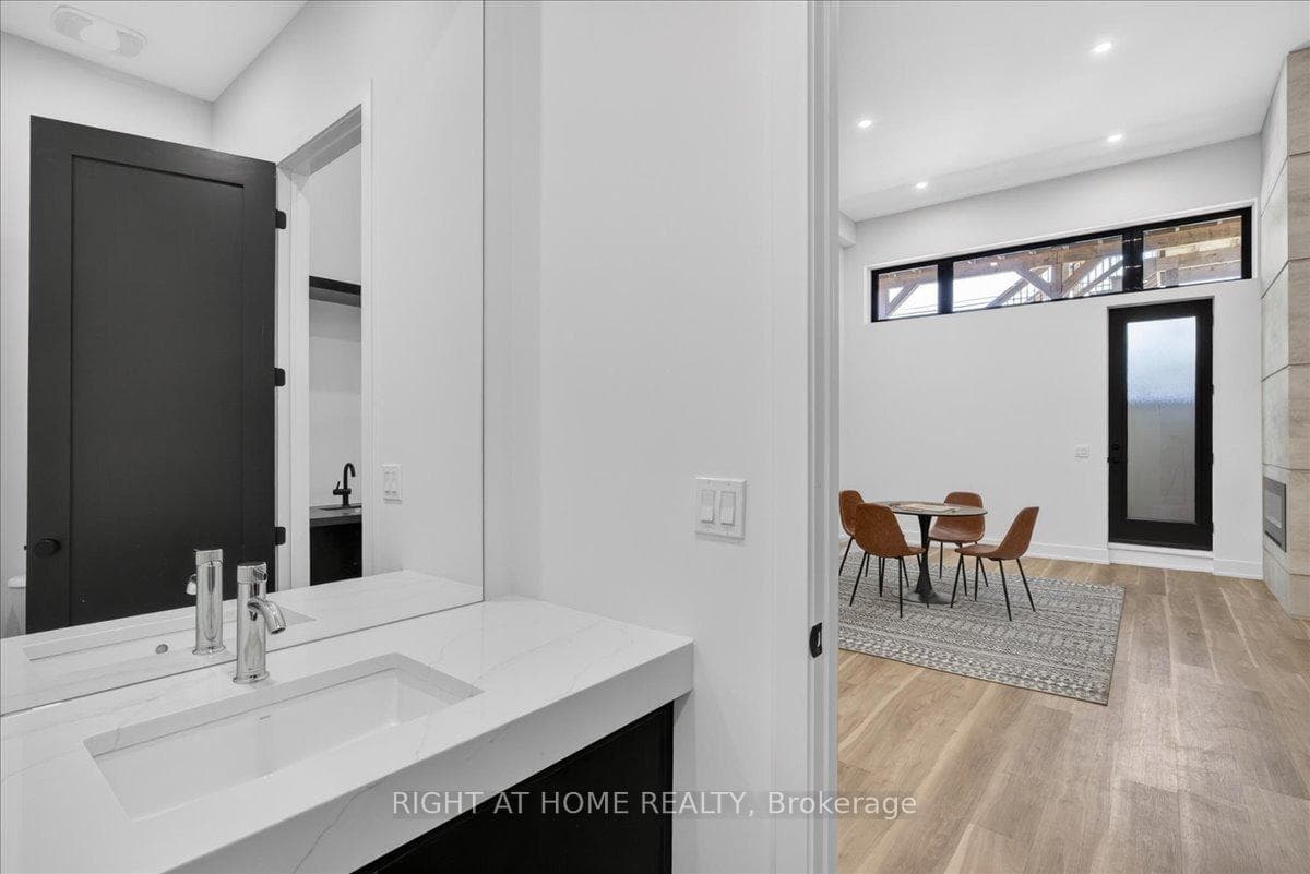 15B ROSEMEADE Avenue photo 41