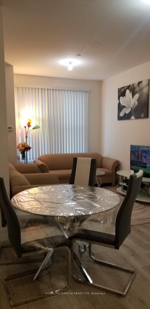 2152 Lawrence Avenue Unit 105 photo 21