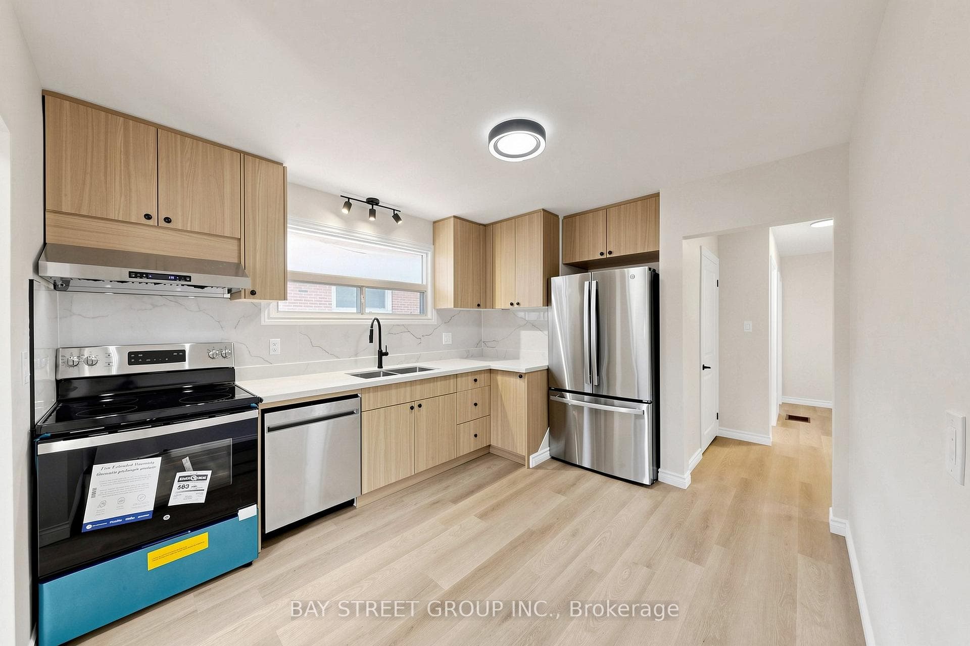 28 Warren Avenue photo 5