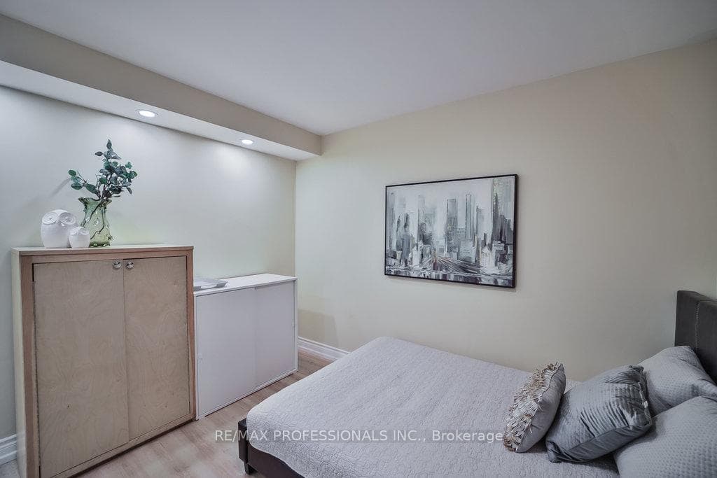 32 Oakridge Drive photo 27