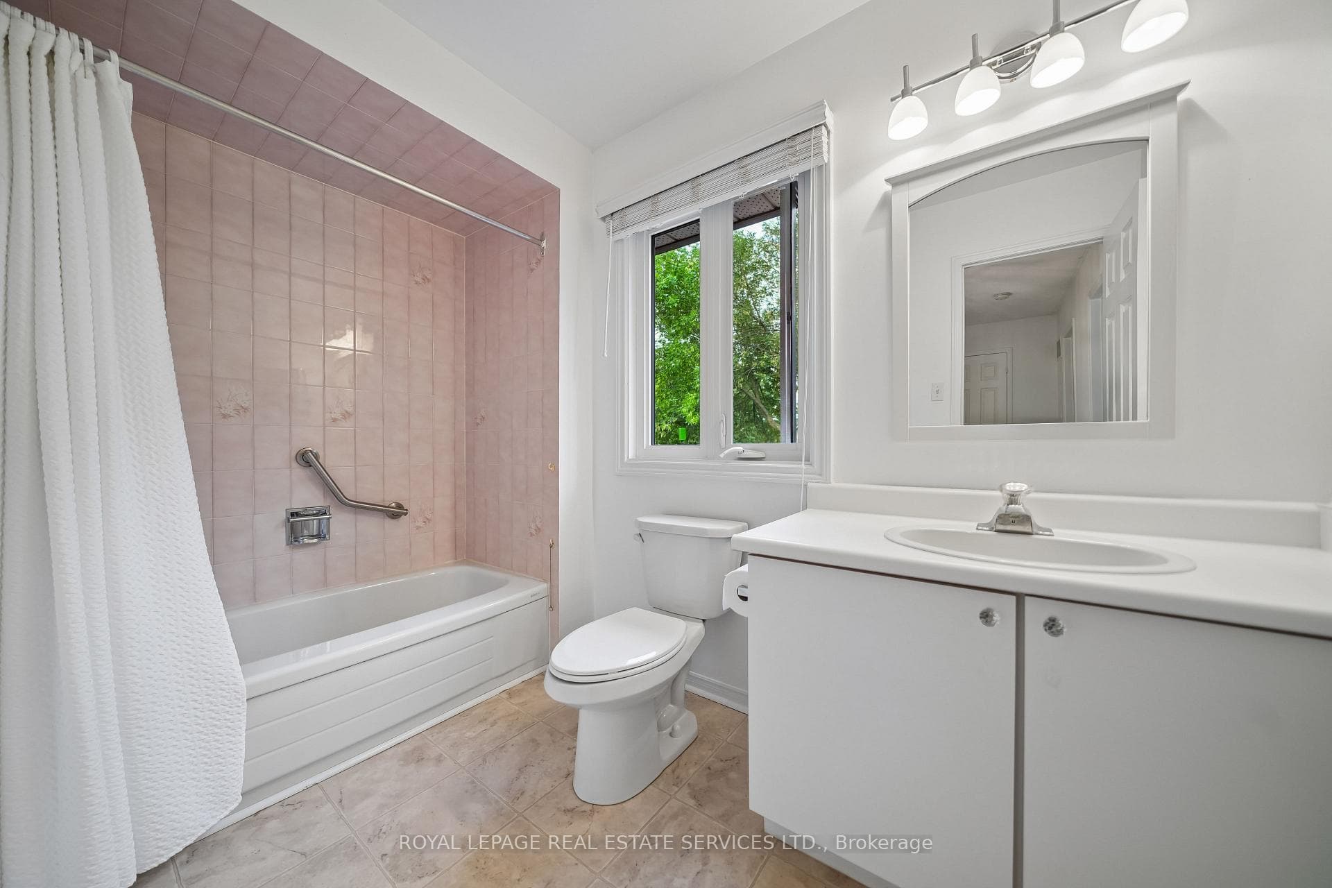 1547 Stoneybrook Trail photo 27