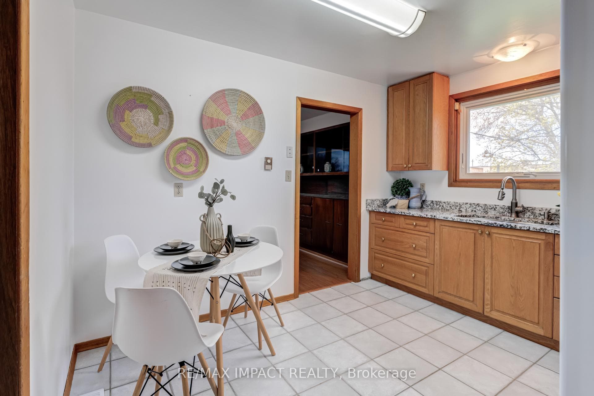 Eat-In Kitchen