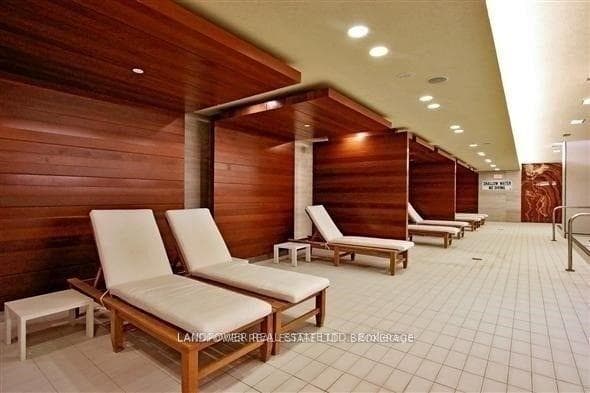 39 Queens Quay Unit 438 photo 17