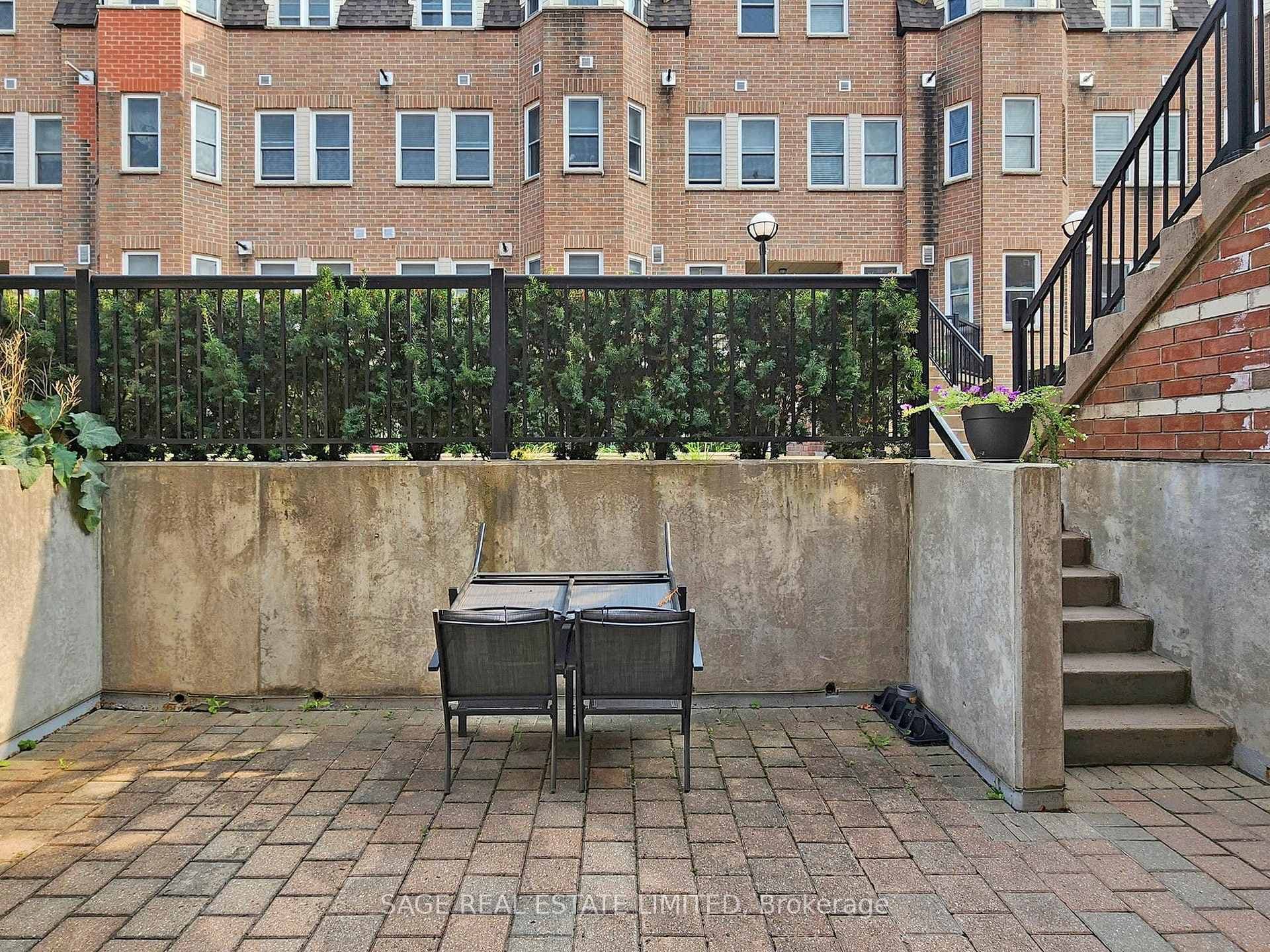 760 Lawrence Avenue Unit 44 photo 4