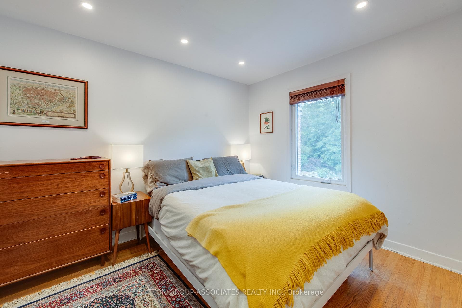 215 Howland Avenue photo 16