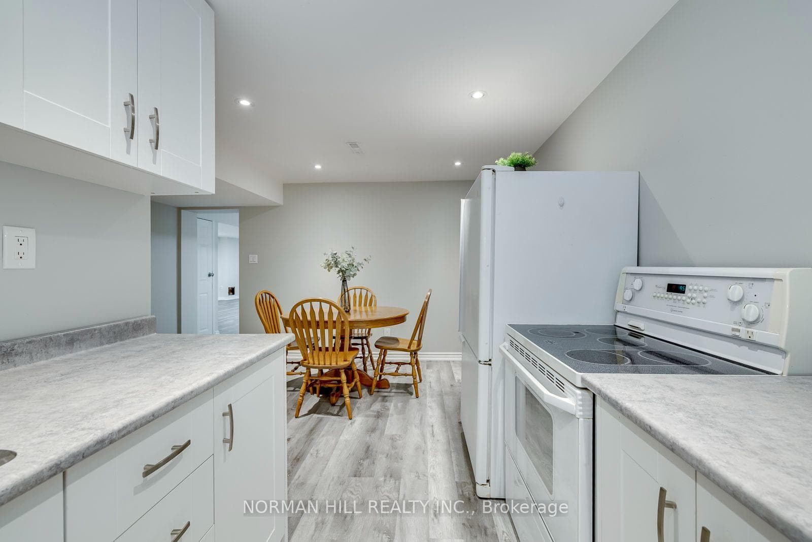 2491 Woburn Crescent photo 40