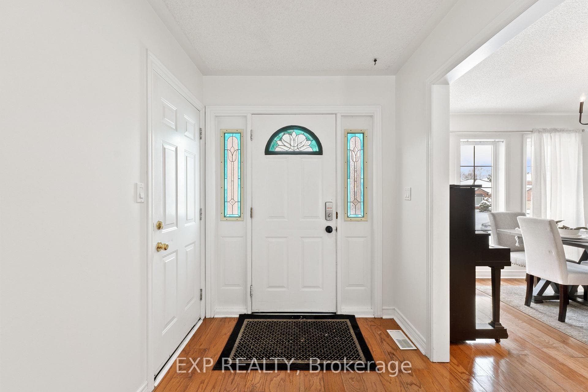 1036 Stone Cottage Crescent photo 6