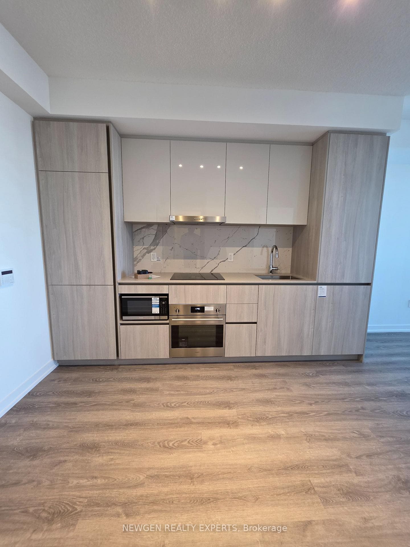 8 Interchange Way Unit 1805 photo 4