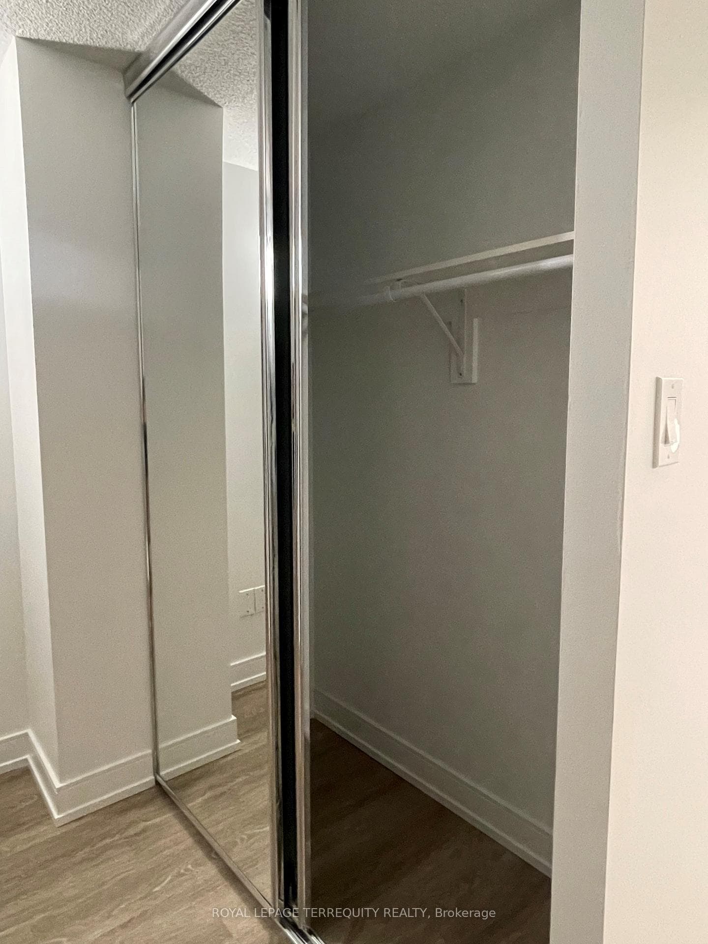 2091 Hurontario Street Unit 806 photo 7