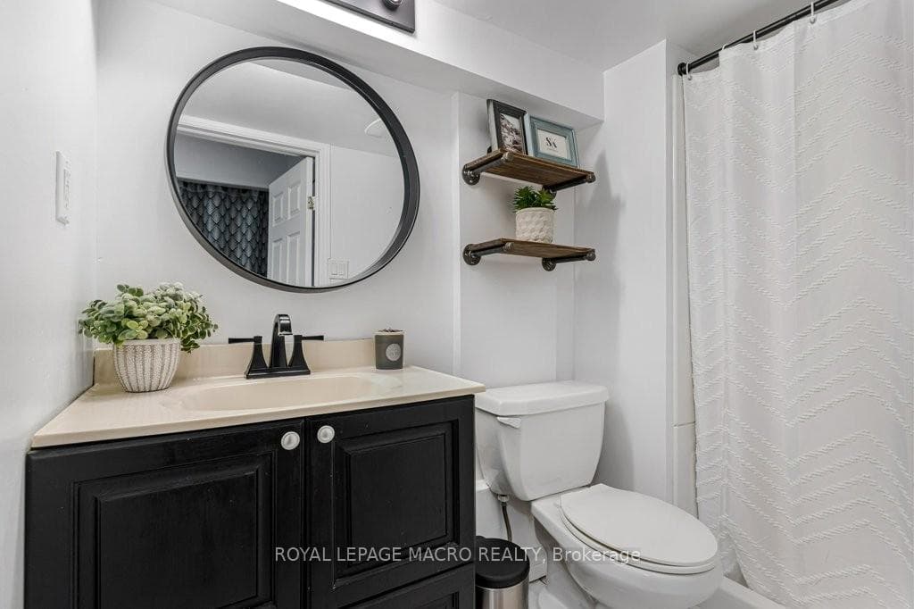 872 Elgin Street photo 16
