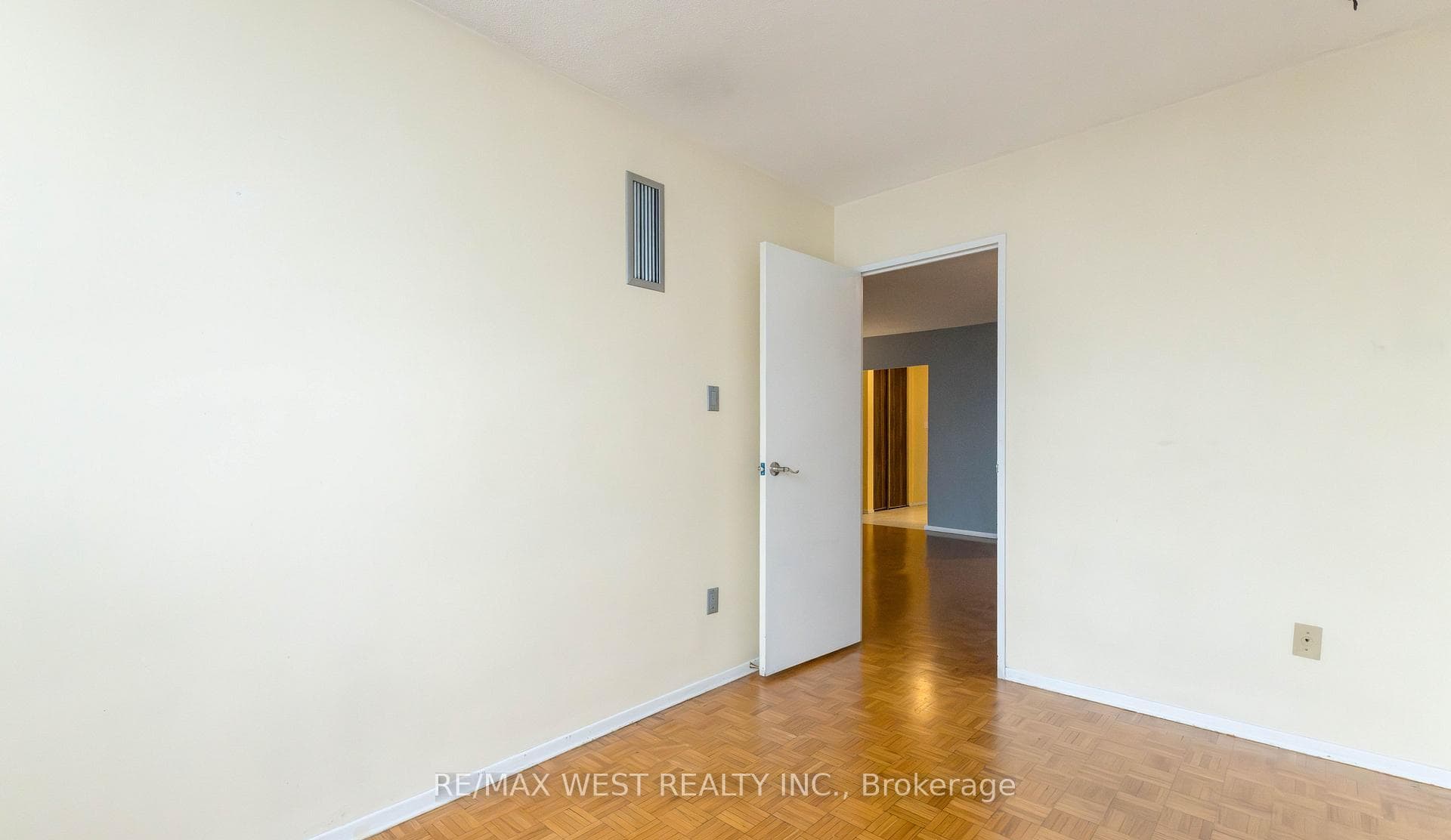 85 Emmett Avenue Unit 1509 photo 18