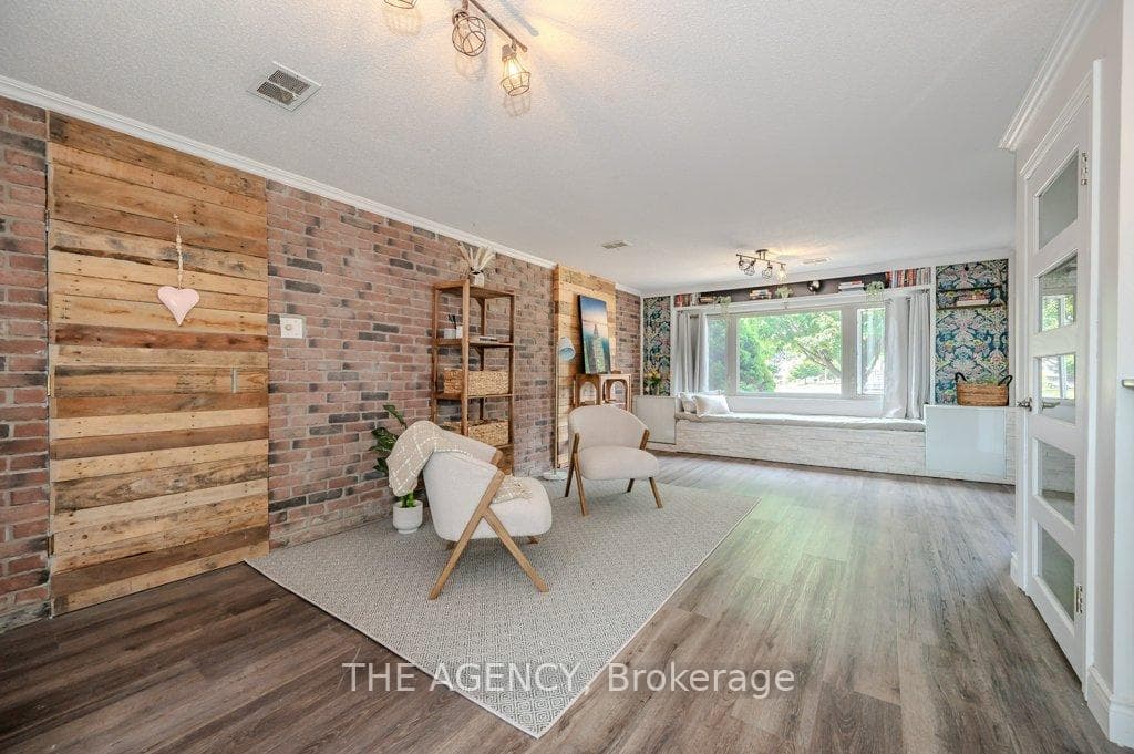 111 Lyndhurst Drive photo 16
