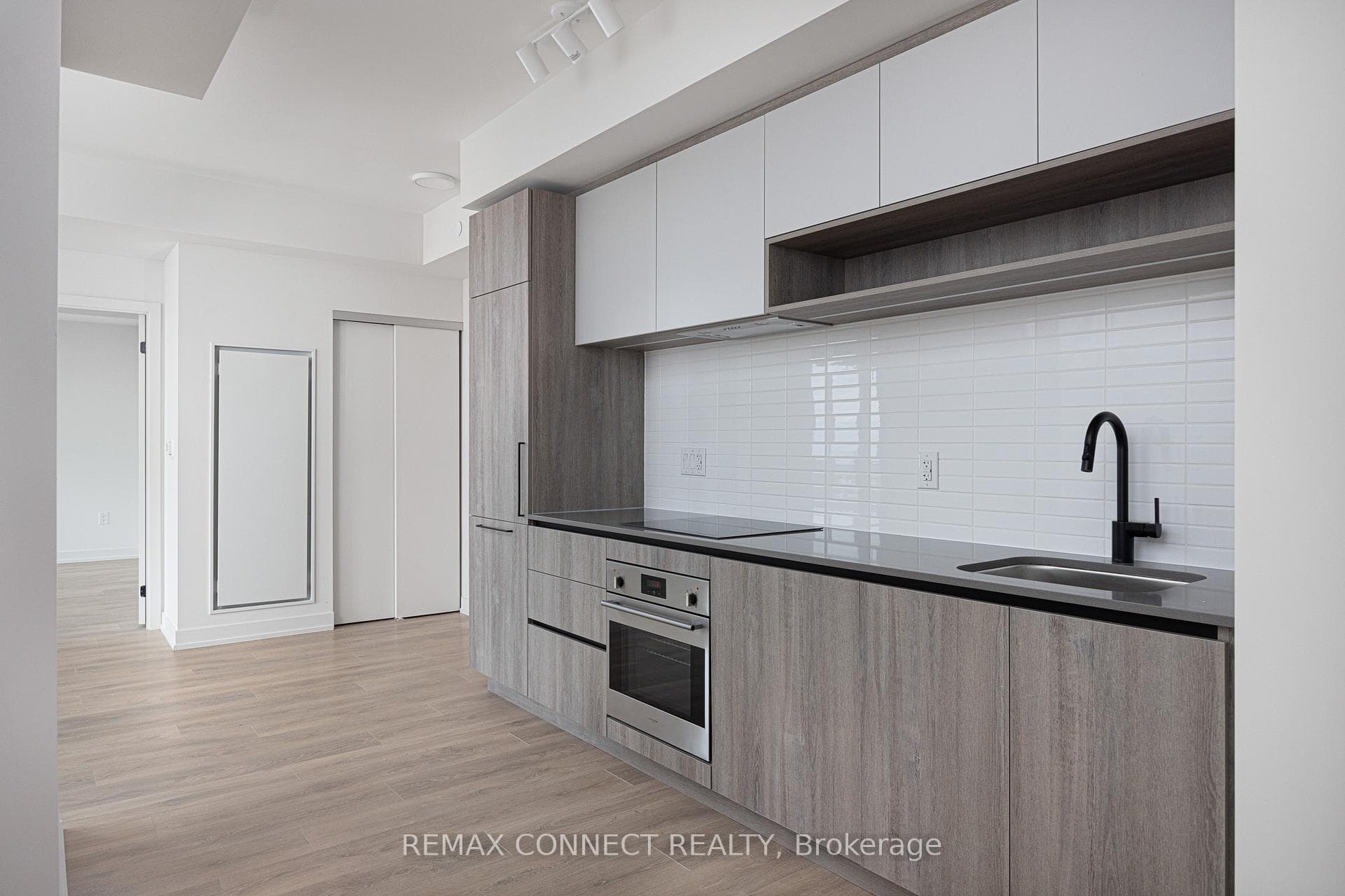 181 Sterling Road Unit 1002 photo 6