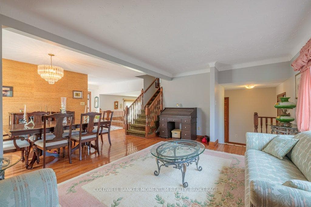 5 Mowat Crescent photo 7