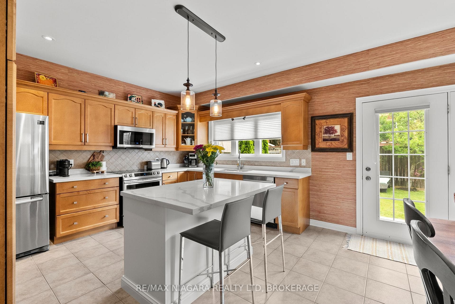 282 Winterberry Boulevard photo 13