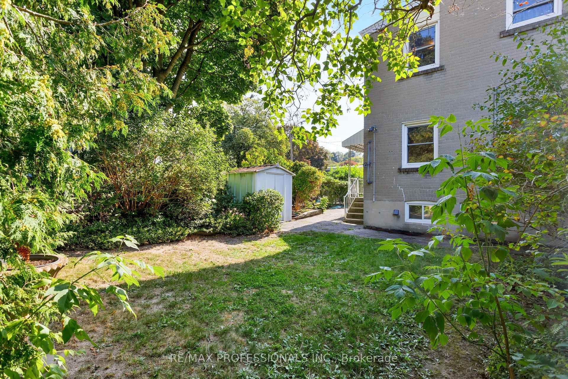 38 Van Stassen Boulevard photo 20