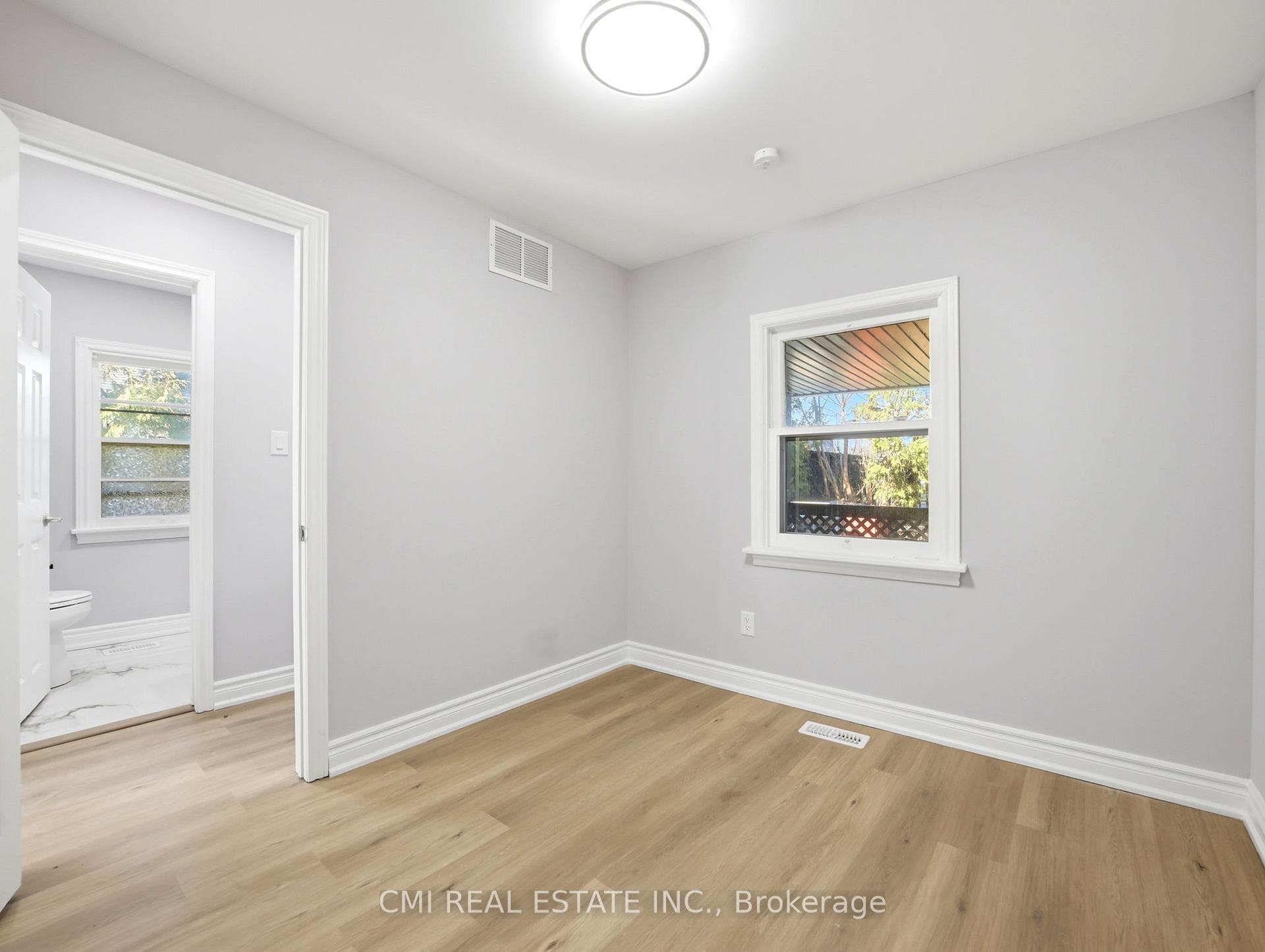 86 Adair Avenue photo 19