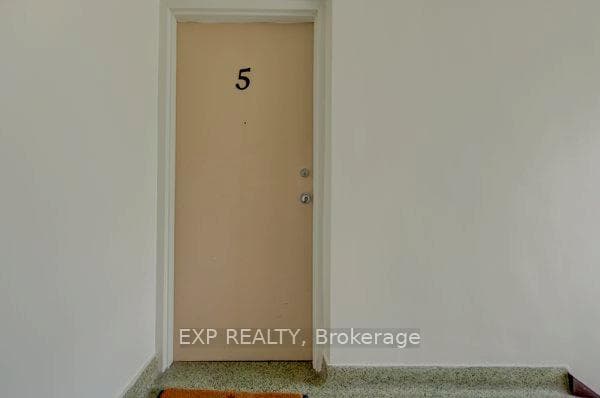 42 Meadowbrook Rd Road Unit Apt. 5 photo 6