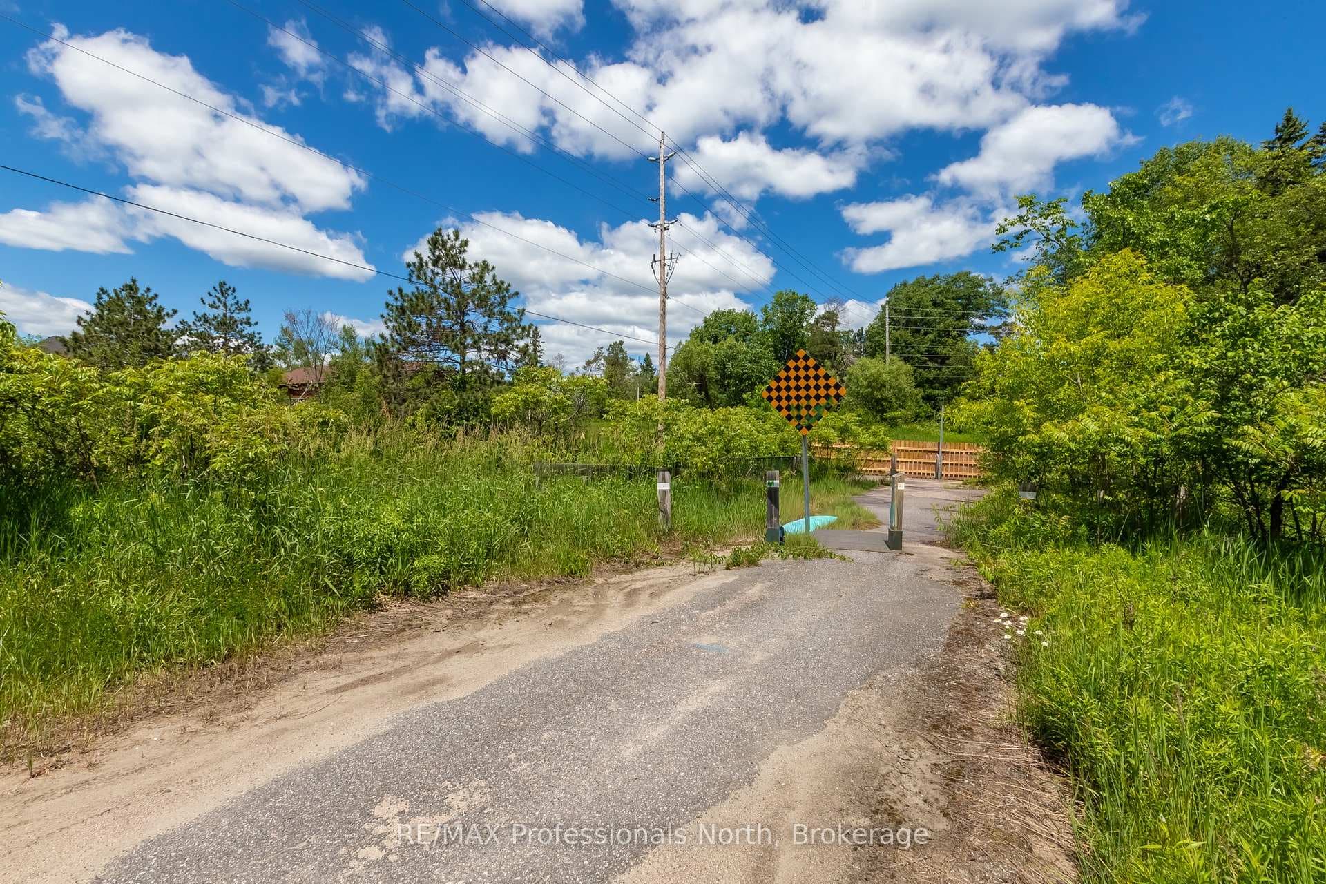 551 Muskoka 118 Road photo 8