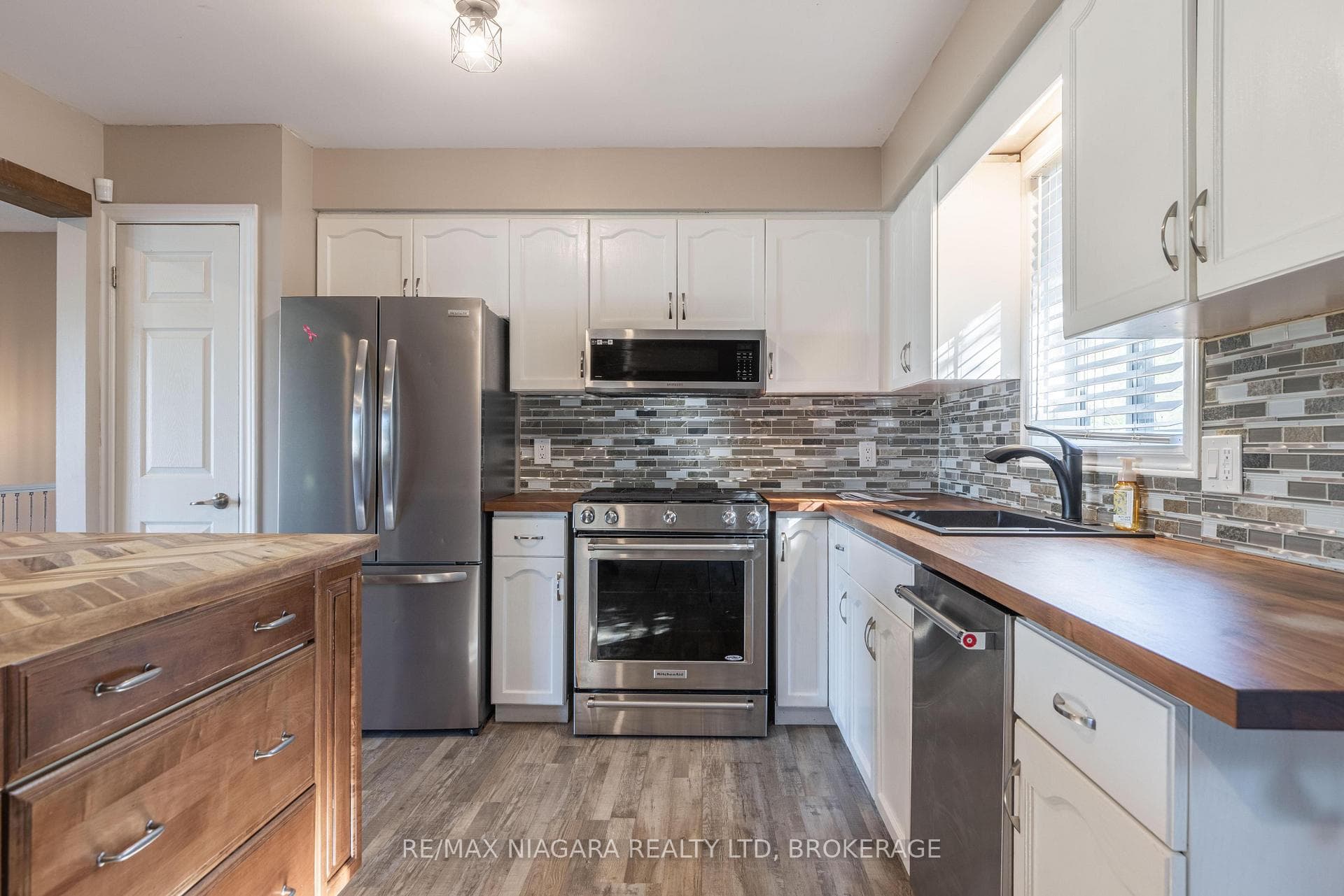 Main Level - Kitchen