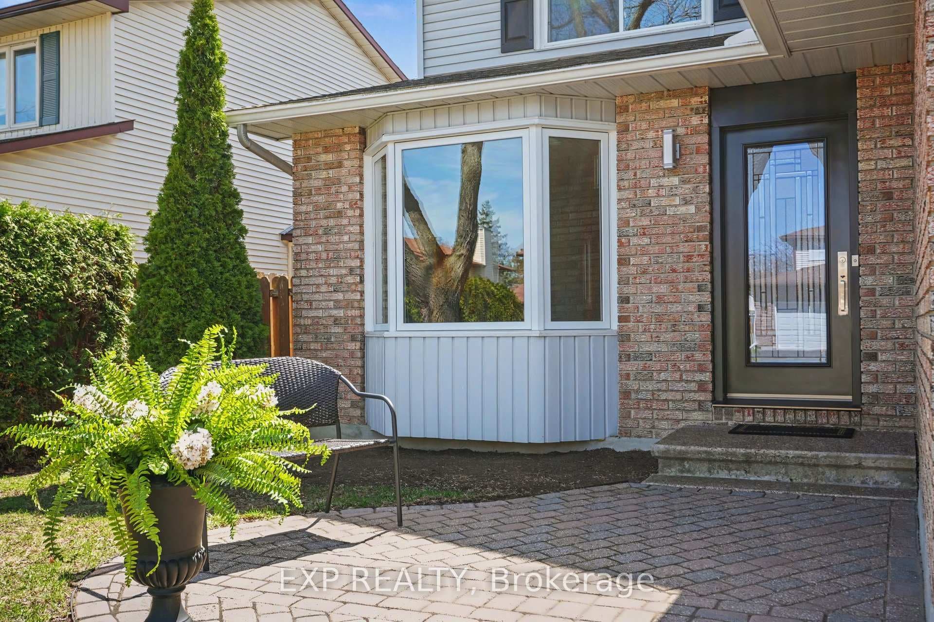 865 Acadian Gardens photo 3