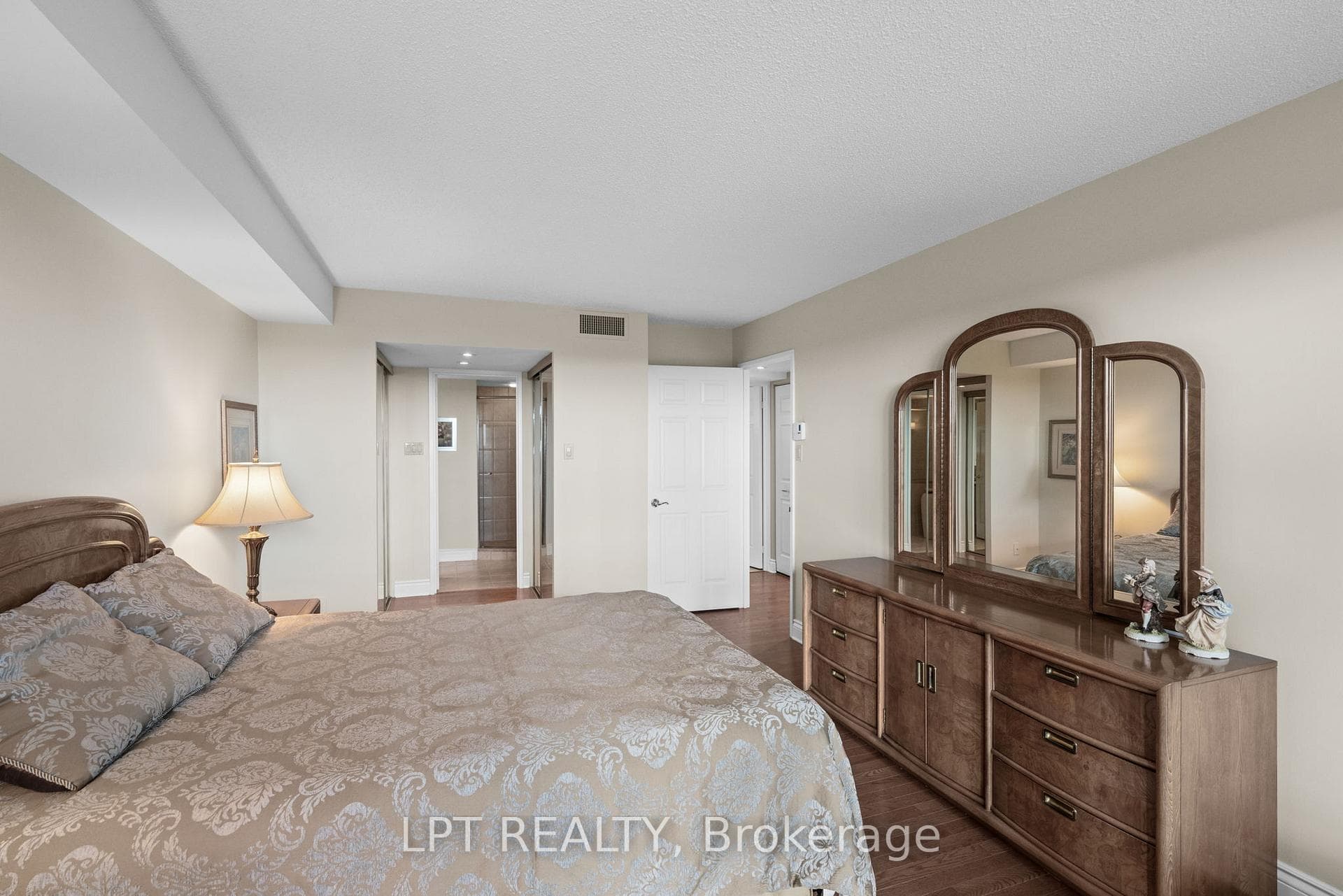 1510 Riverside Drive Unit 1505 photo 24