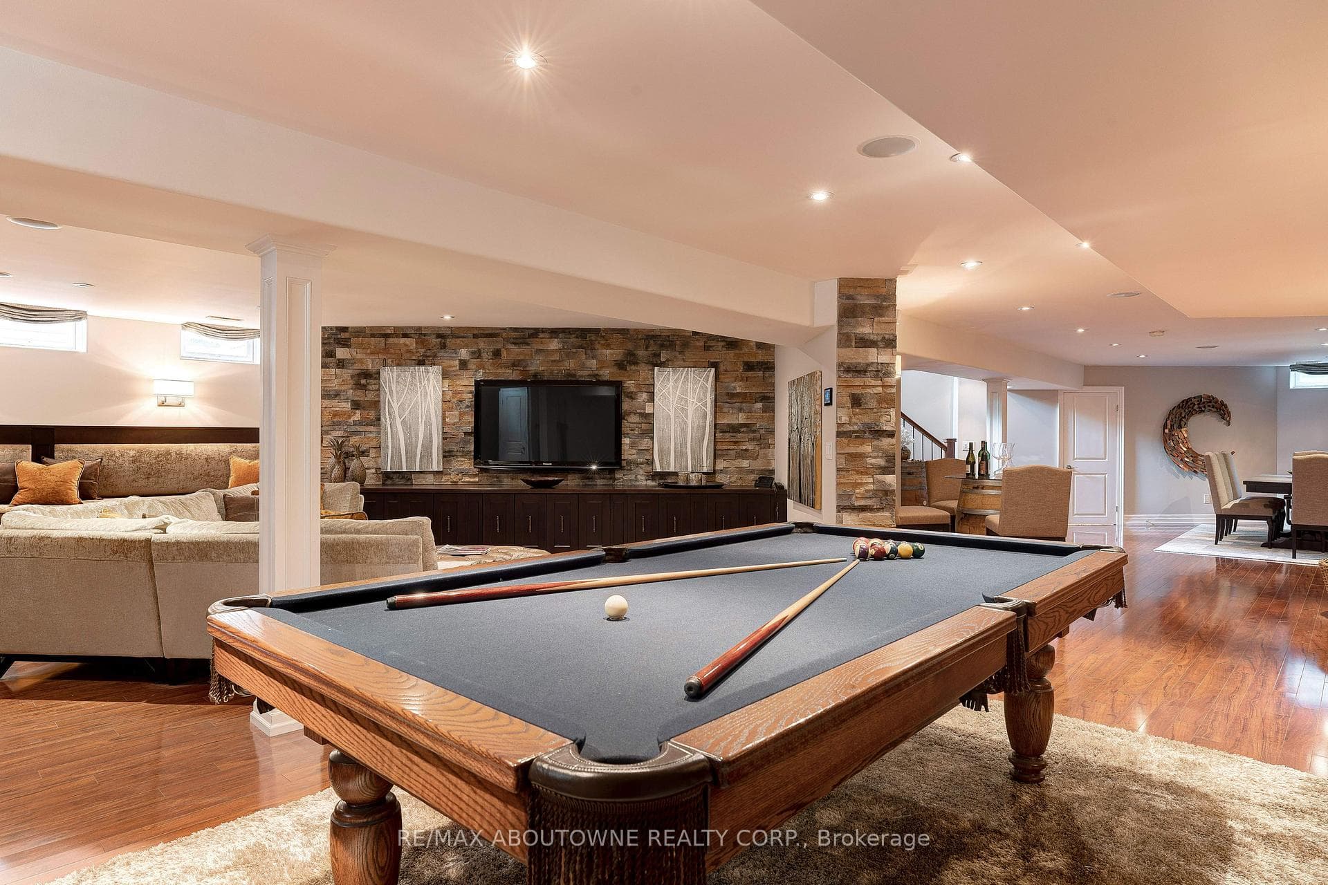 entertainers delight. games rooms, wine cellar