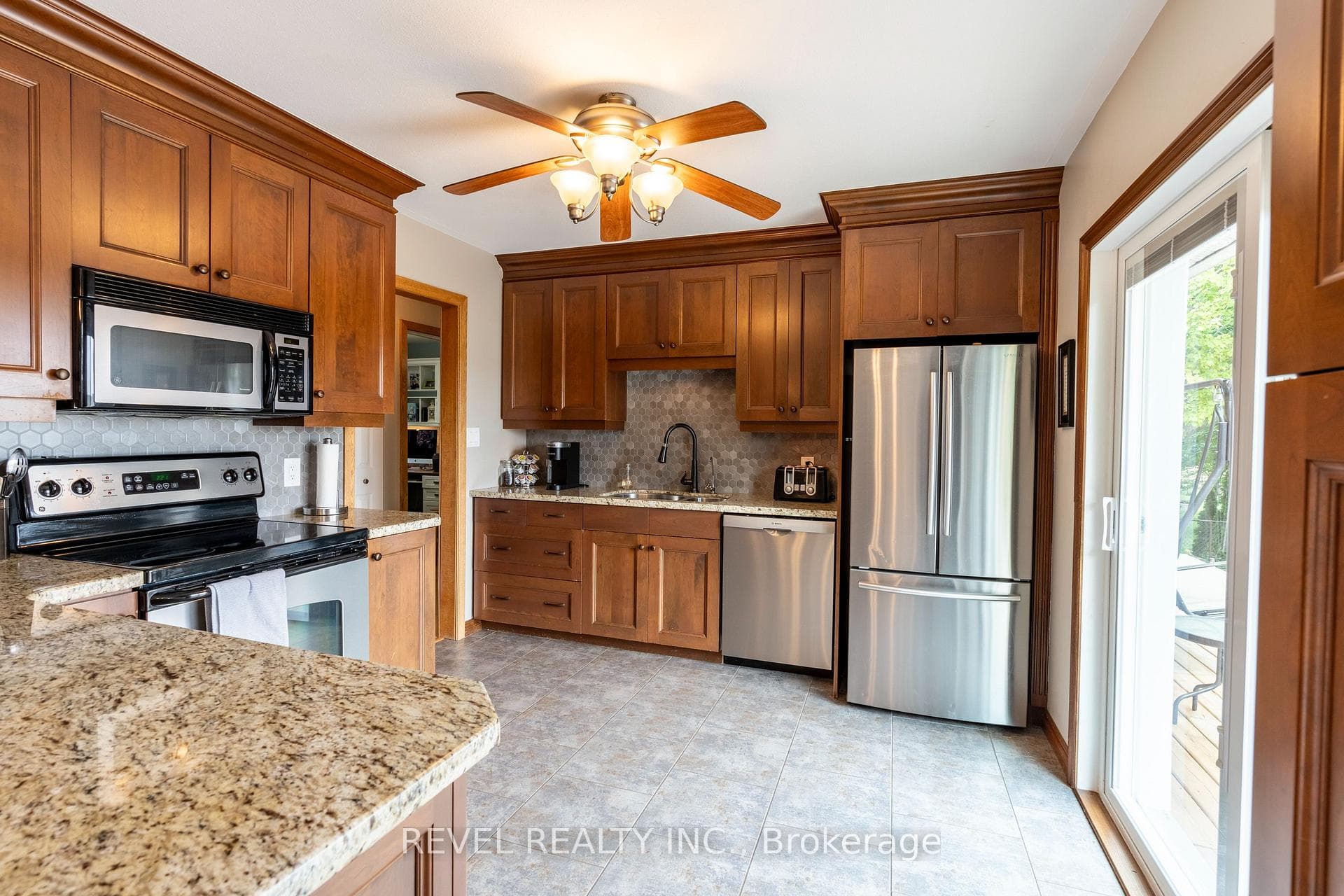29 Armstrong Crescent photo 7